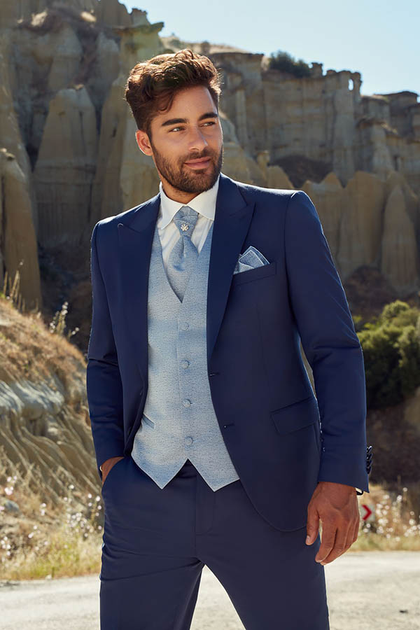 Costume de marié bleu nuit