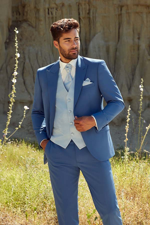 Costume de marié bleu gitane et gilet bleu ciel