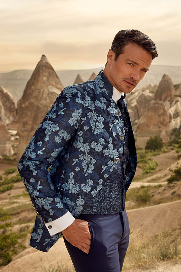 Costume mao avec motif floral couleur marine