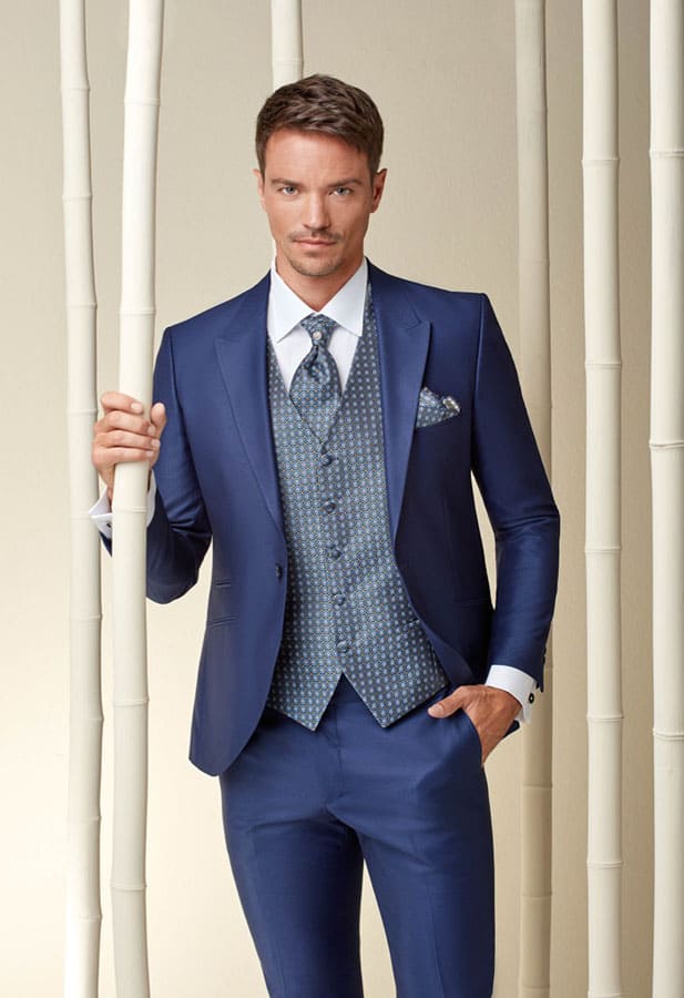 Photo d'un costume chic bleu