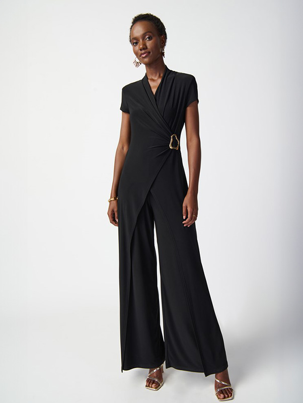 Combinaison noire avec boucle dorée