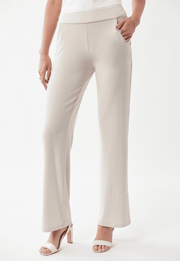 Photo pantalon élégant en microfibre