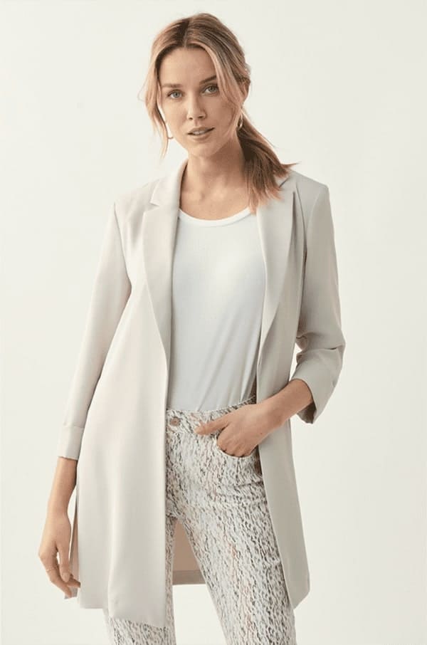 Photo veste longue beige